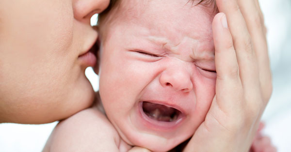 Cómo calmar a un bebé irritable o quisquilloso: consejos para padres y cuidadores