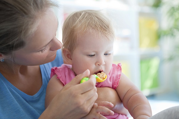 Alimentar a tu bebé: tres consejos para hacerlo correctamente