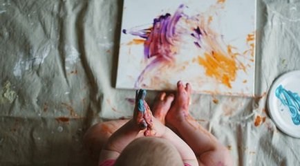 Actividades para bebés: diversión con pintura de dedos