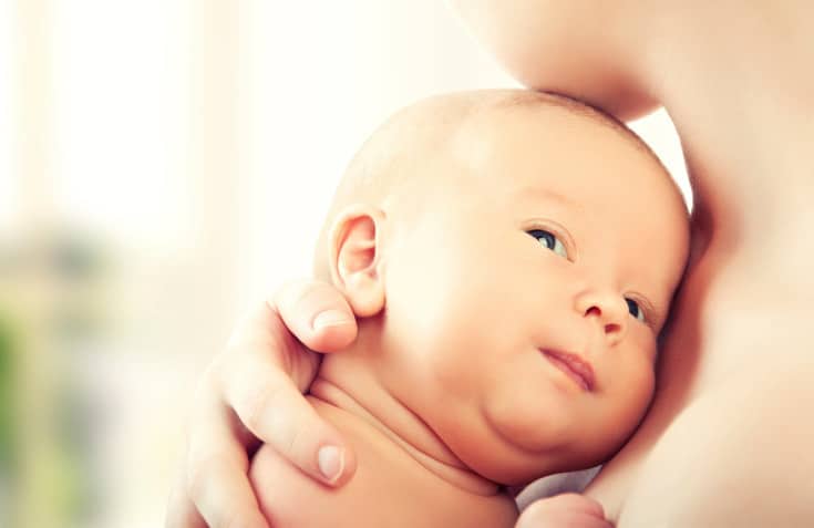 Los 11 mejores consejos para el cuidado del recién nacido: el pelo, las uñas, el baño, las cremas y más